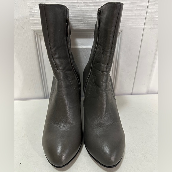 Shoes - Elegant Gray Leather Boots Sz#8
